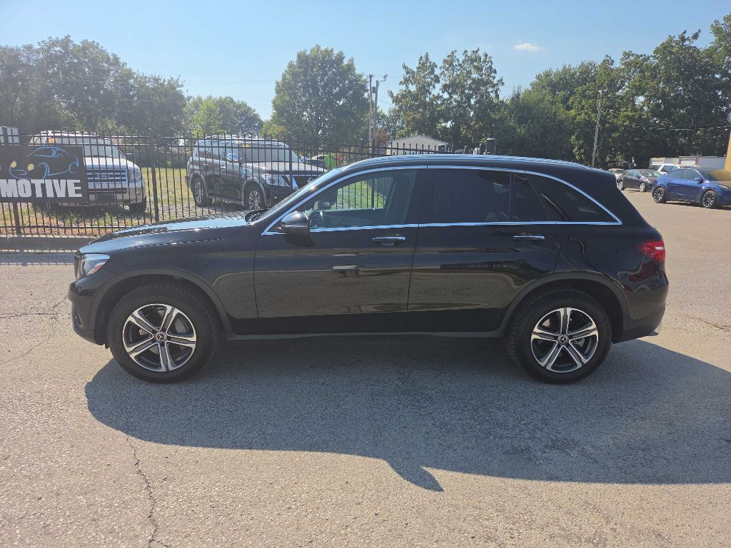 Photo 2 of this MERCEDES-BENZ GLC