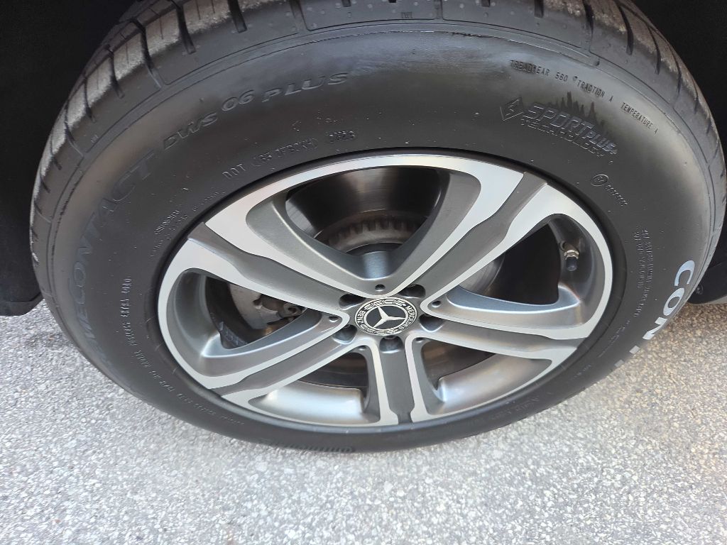 Photo 30 of this MERCEDES-BENZ GLC