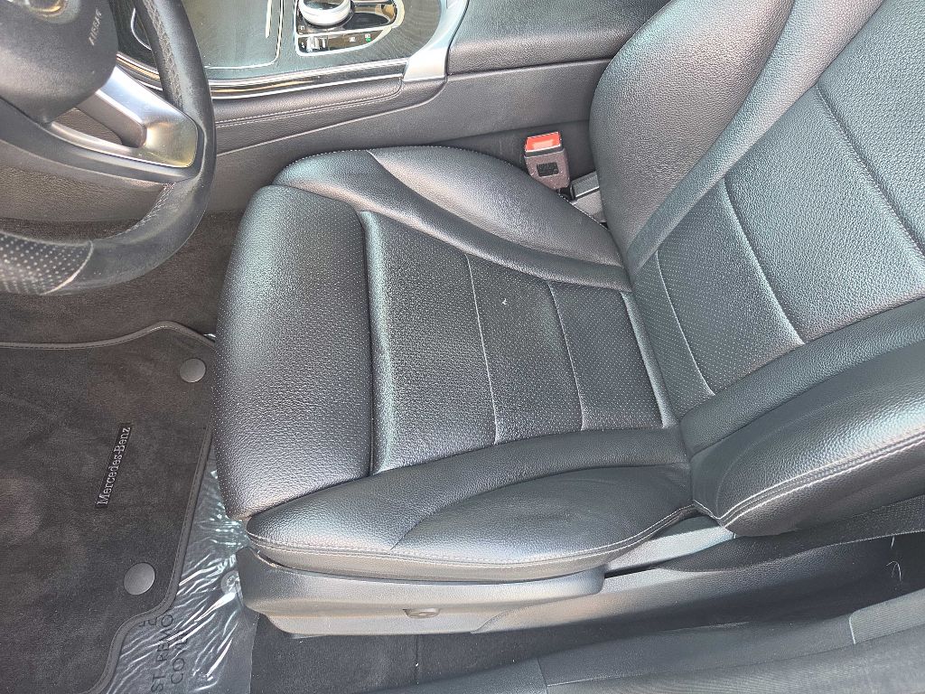Photo 11 of this MERCEDES-BENZ GLC
