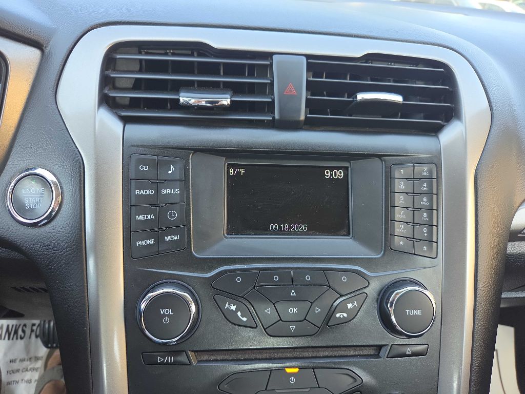 Photo 17 of this FORD FUSION