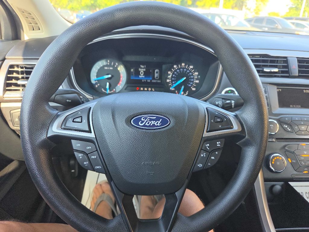 Photo 15 of this FORD FUSION