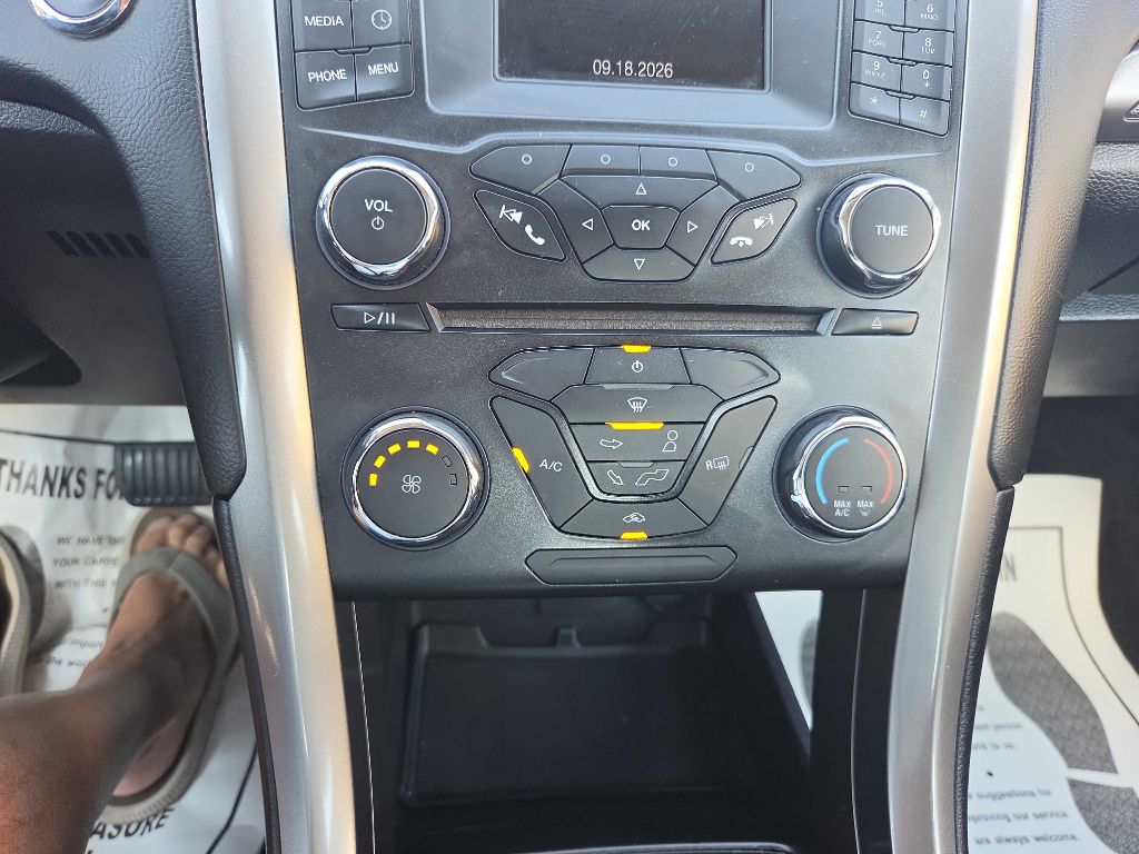 Photo 18 of this FORD FUSION