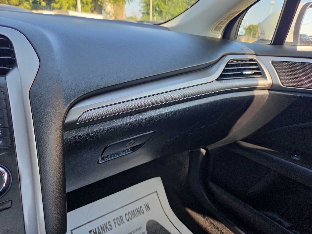 Photo 23 of this FORD FUSION
