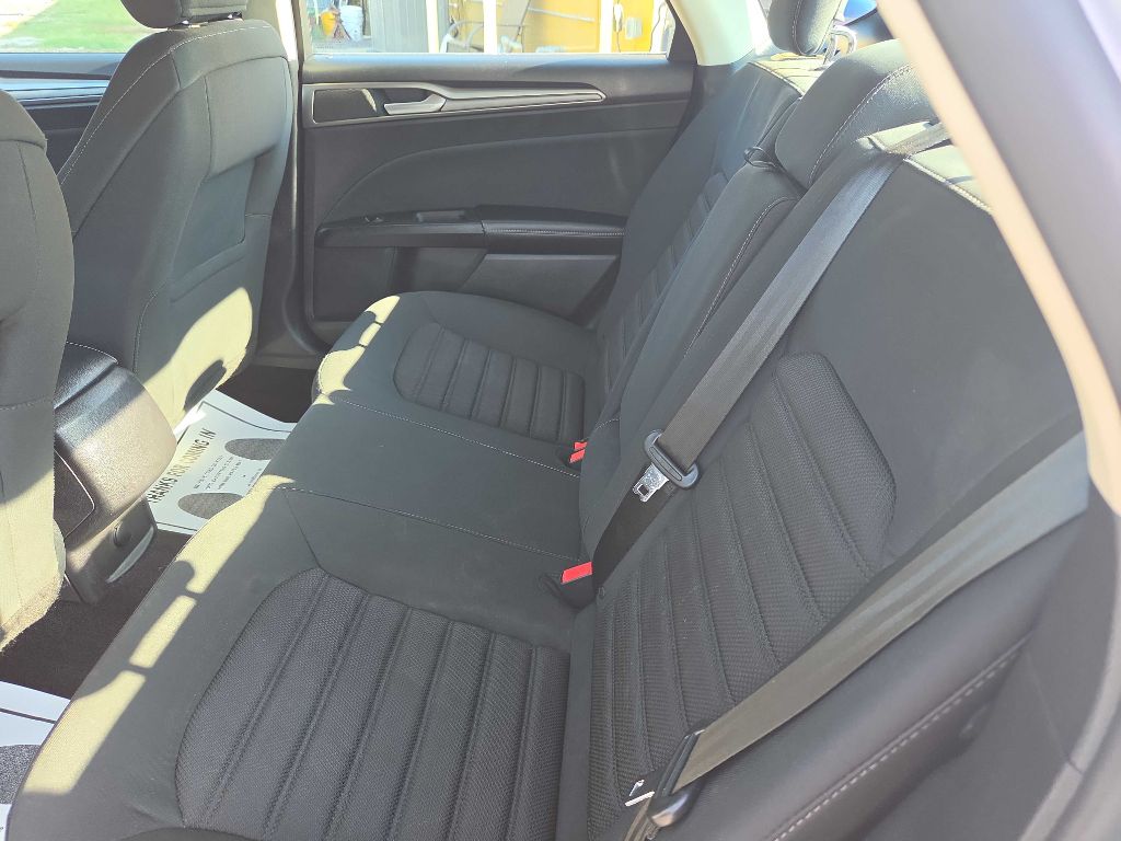 Photo 26 of this FORD FUSION