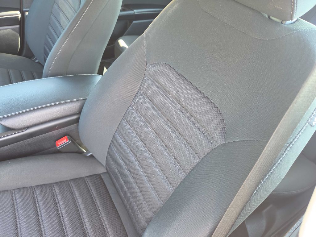 Photo 12 of this FORD FUSION