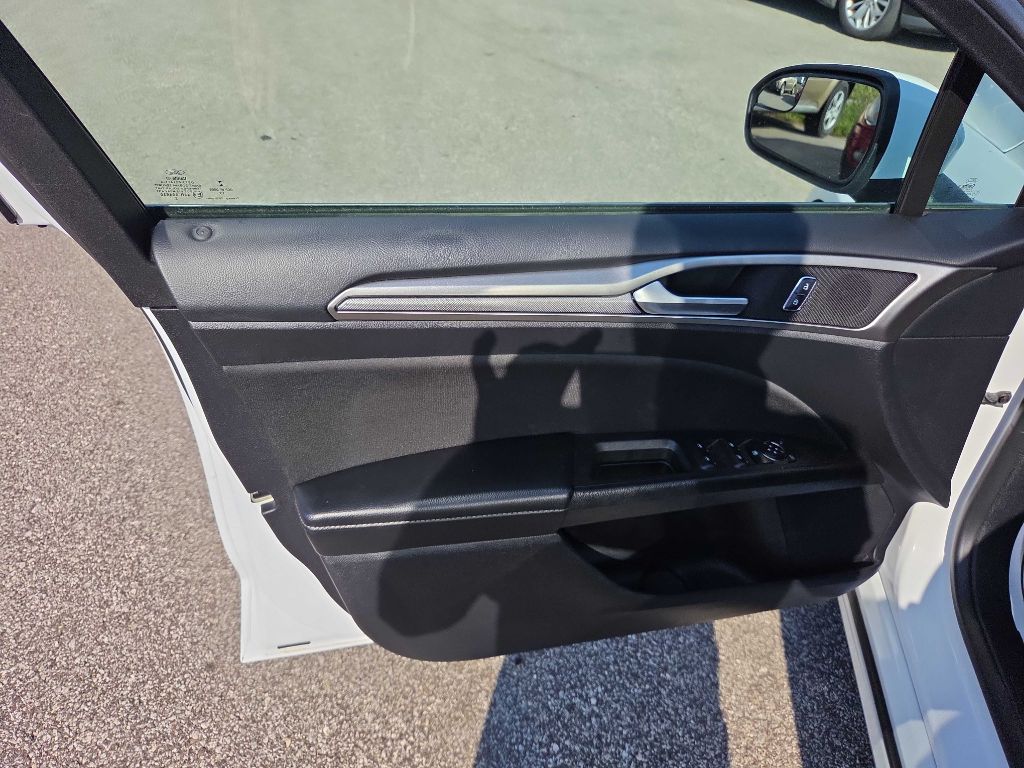 Photo 9 of this FORD FUSION