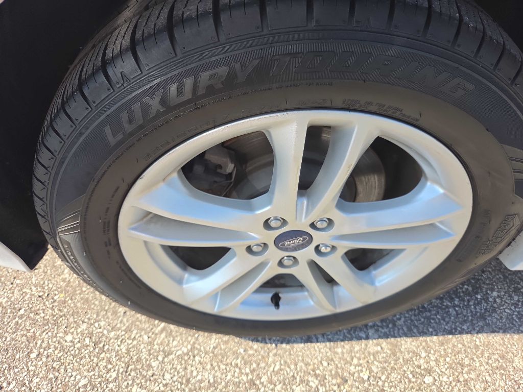 Photo 27 of this FORD FUSION