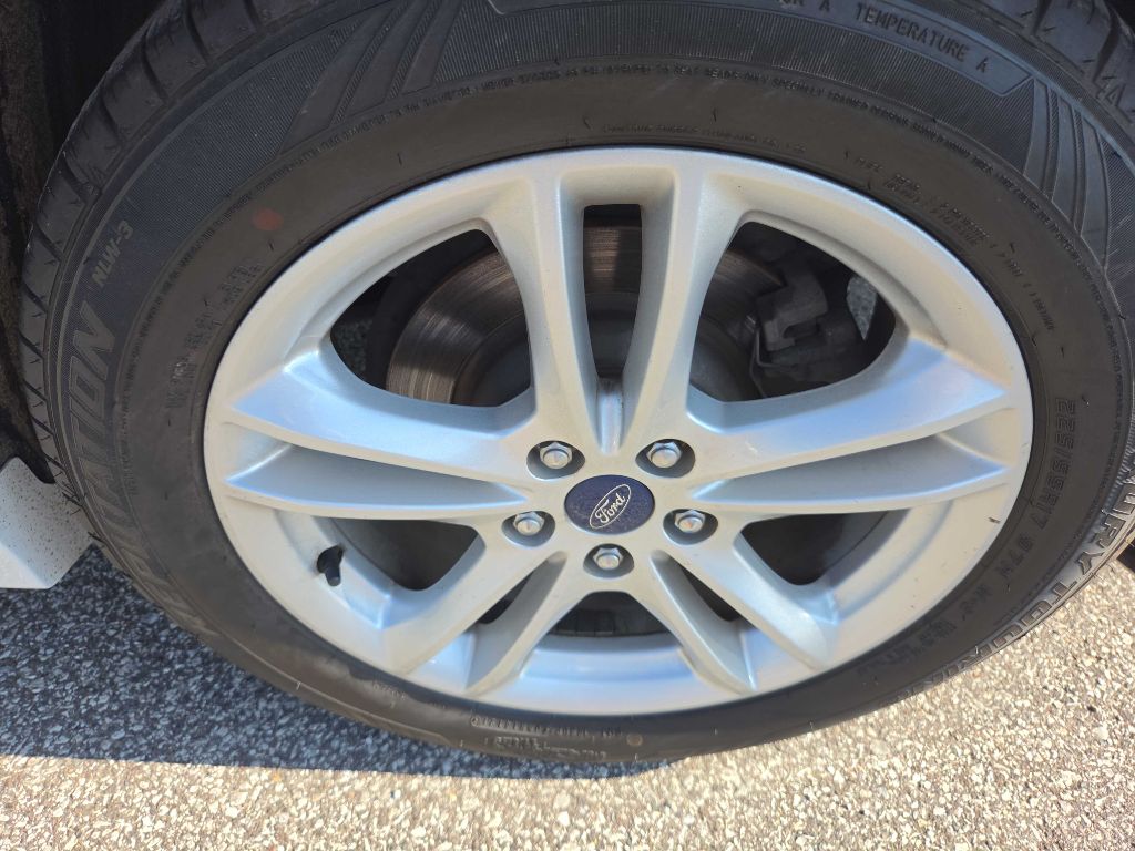 Photo 33 of this FORD FUSION