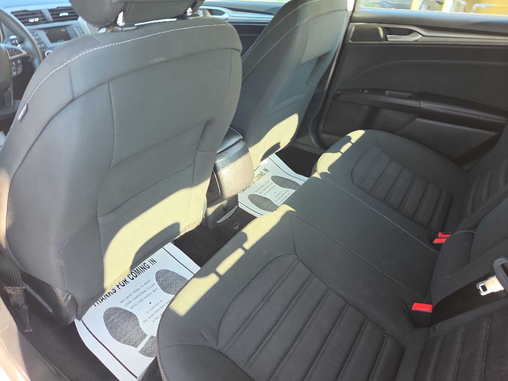 Photo 24 of this FORD FUSION