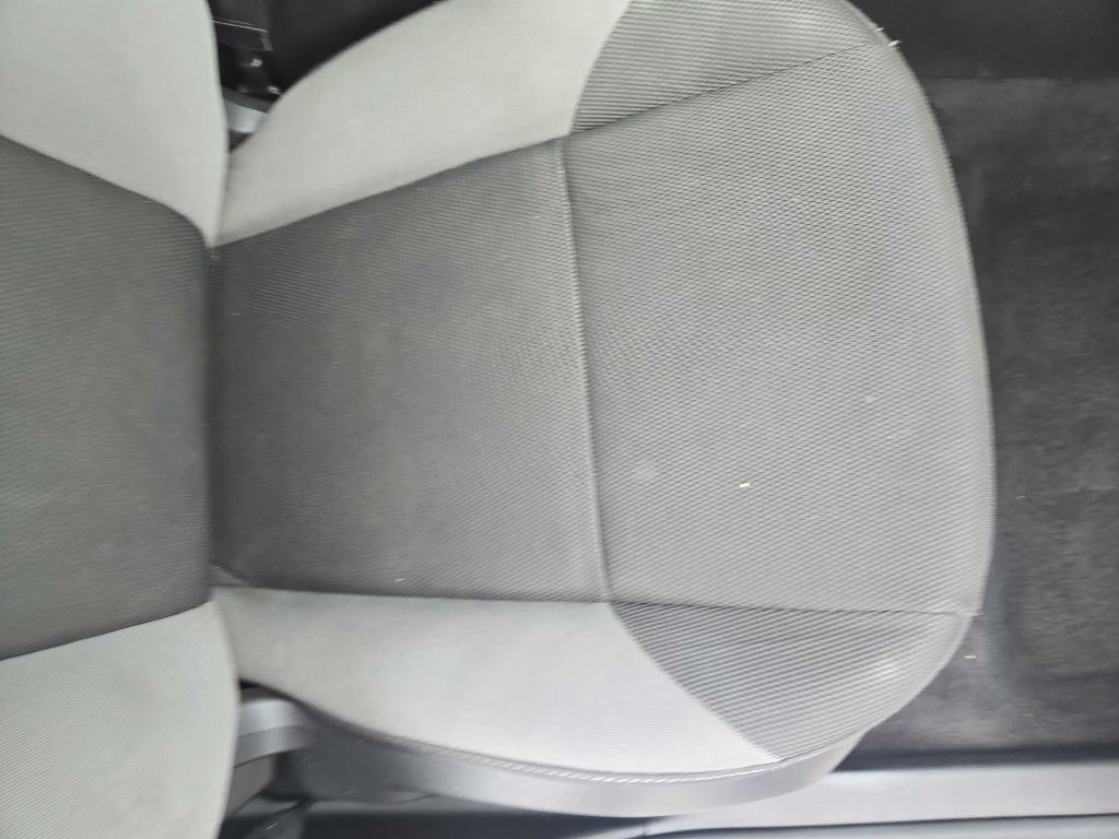 Photo 21 of this FORD FOCUS