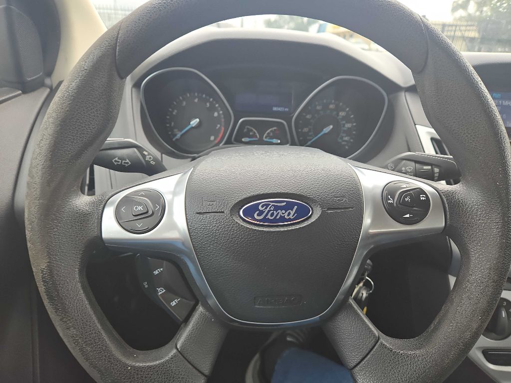 Photo 24 of this FORD FOCUS