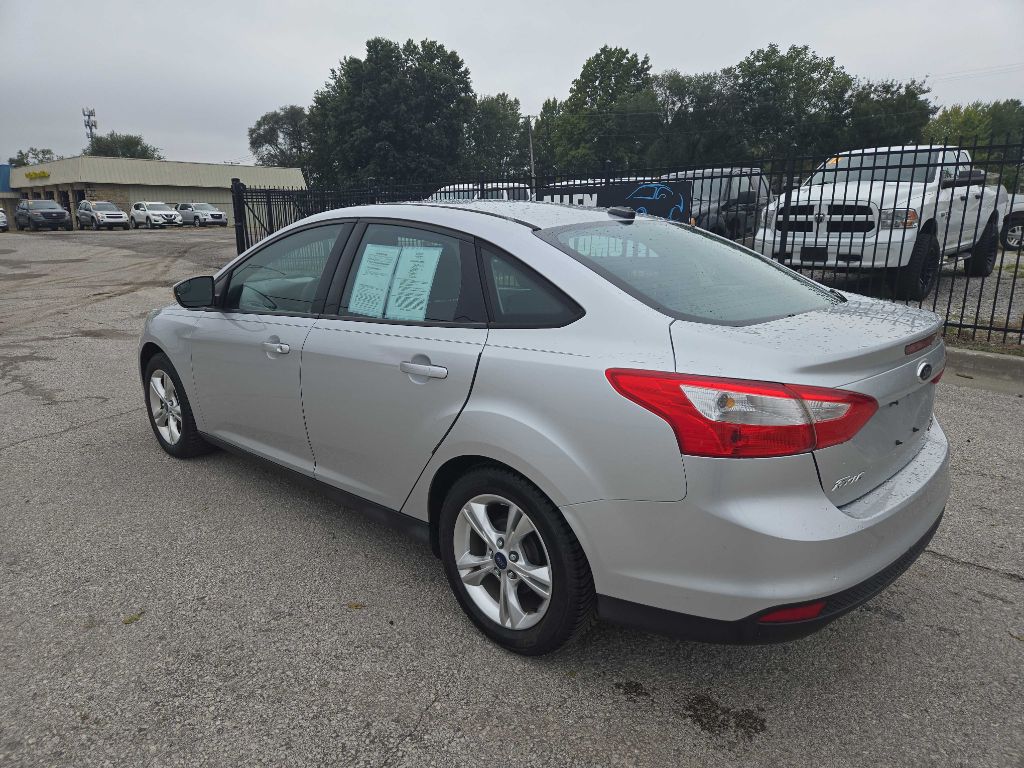 Photo 3 of this FORD FOCUS
