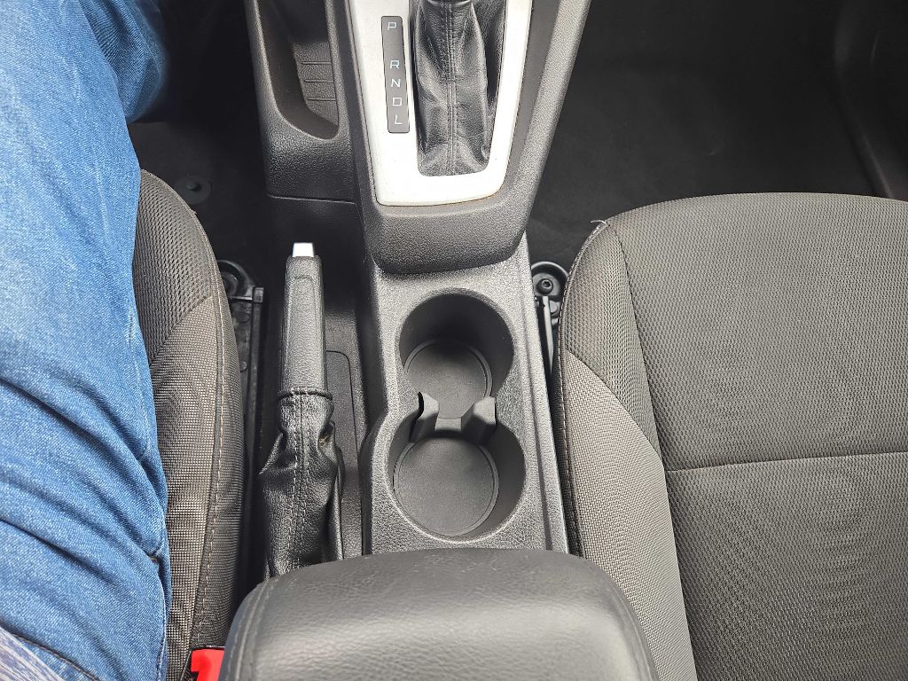 Photo 27 of this FORD FOCUS