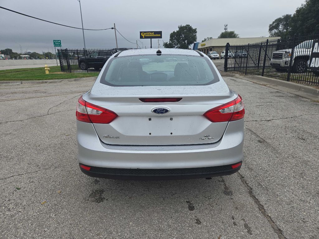Photo 4 of this FORD FOCUS
