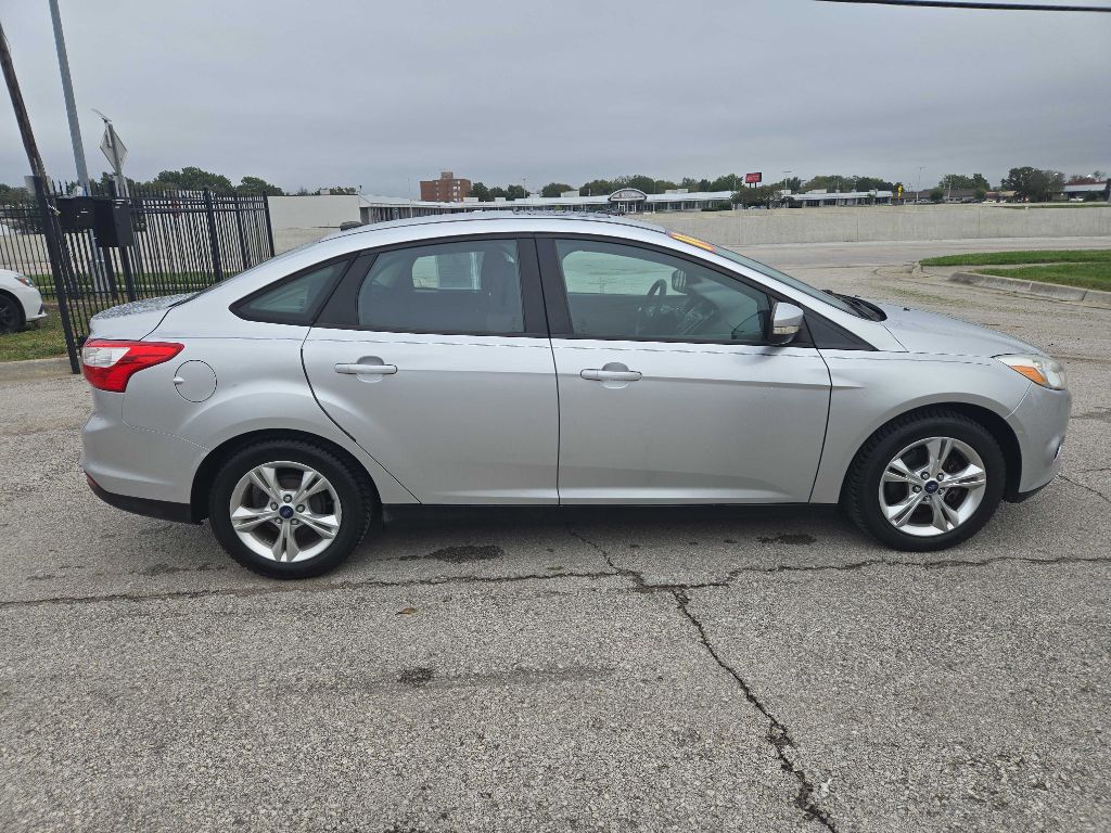 Photo 6 of this FORD FOCUS