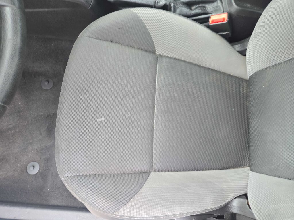 Photo 11 of this FORD FOCUS