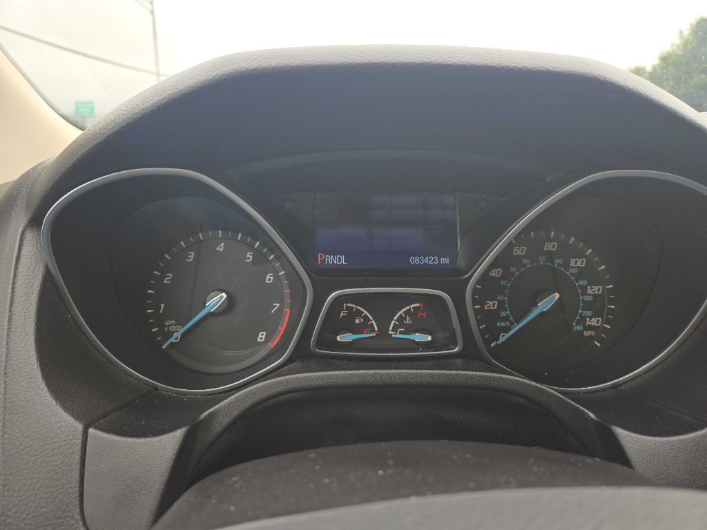 Photo 25 of this FORD FOCUS