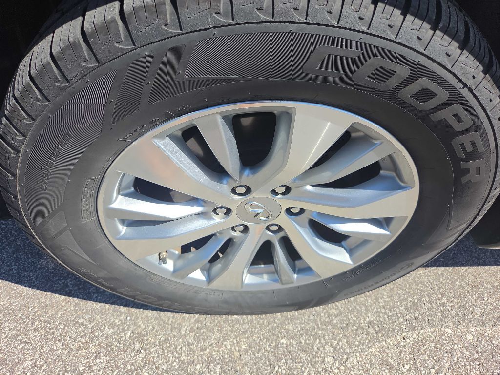 Photo 38 of this INFINITI QX80