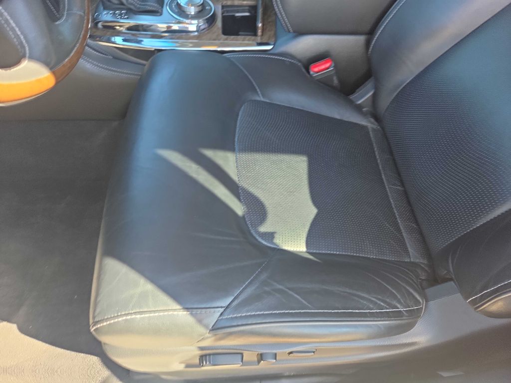 Photo 12 of this INFINITI QX80