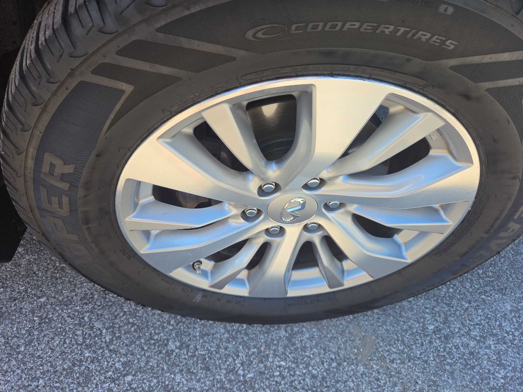 Photo 36 of this INFINITI QX80