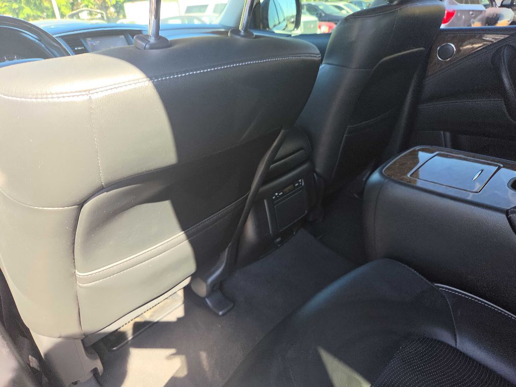 Photo 29 of this INFINITI QX80