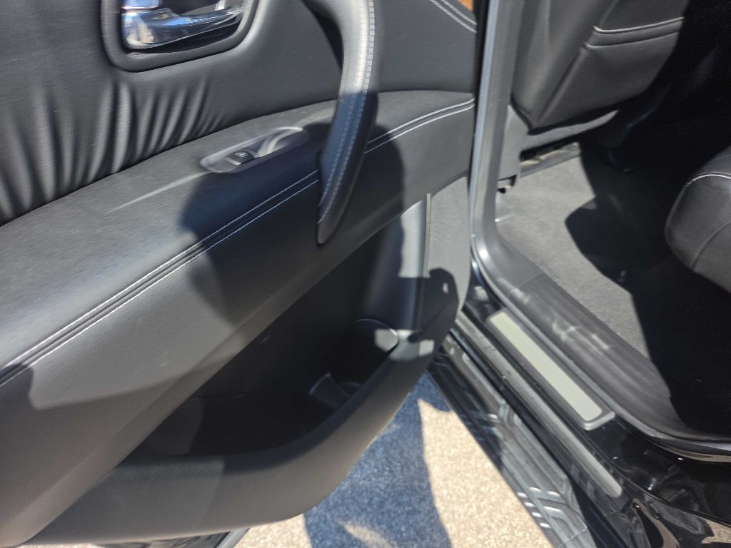 Photo 27 of this INFINITI QX80