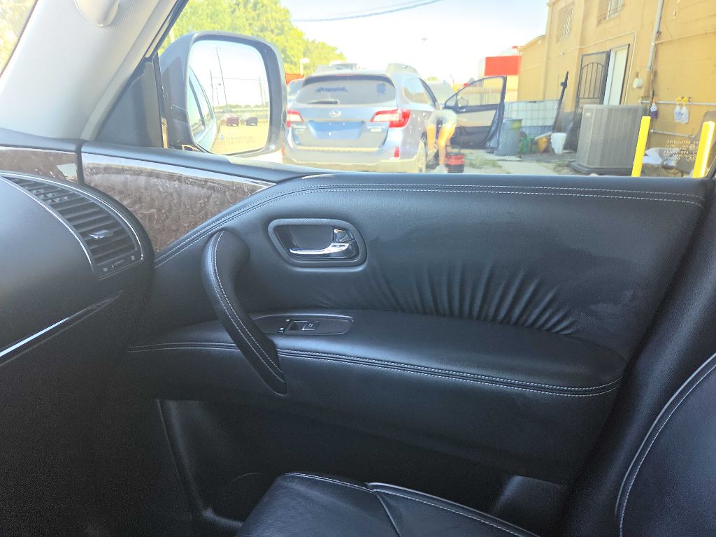 Photo 24 of this INFINITI QX80
