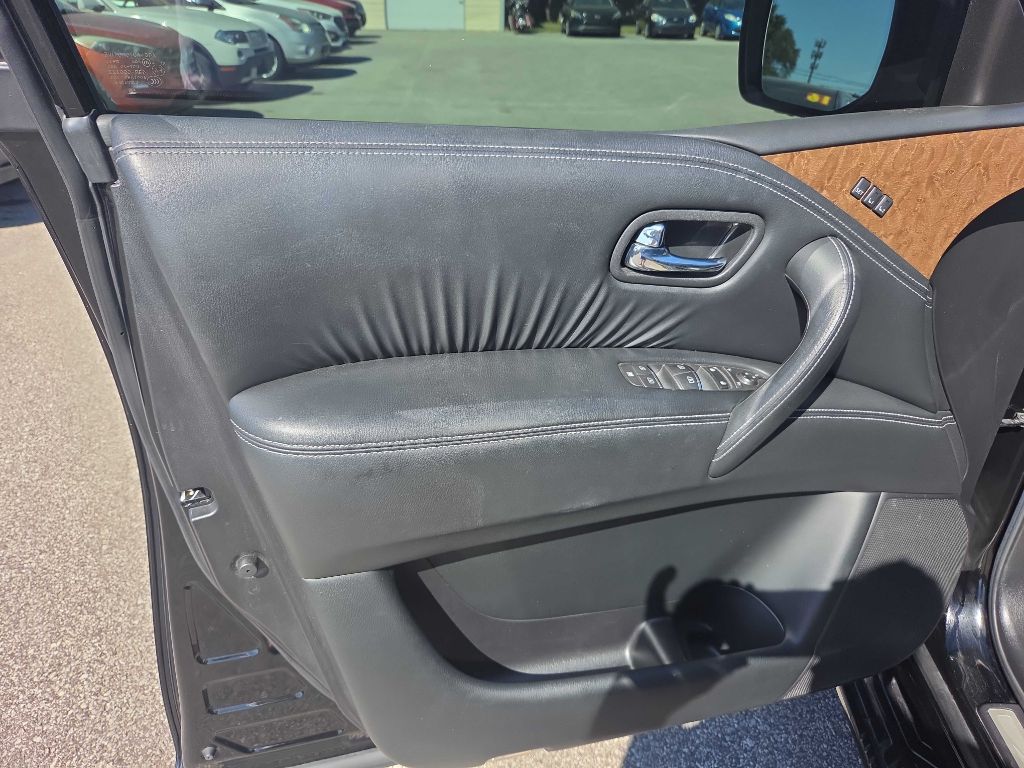Photo 10 of this INFINITI QX80