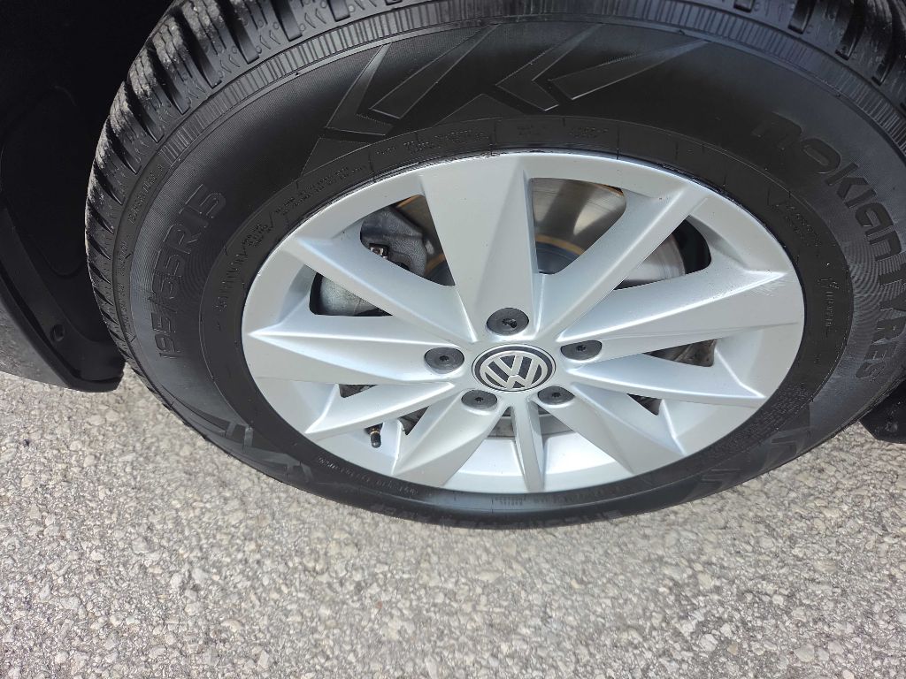 Photo 34 of this VOLKSWAGEN GOLF