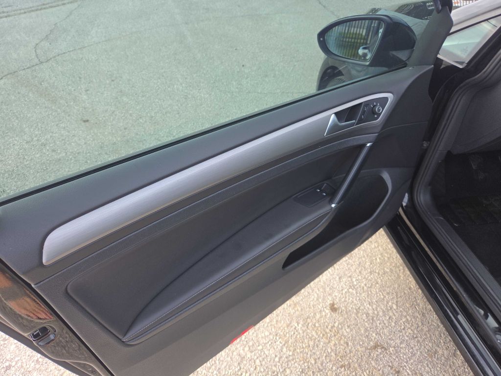 Photo 9 of this VOLKSWAGEN GOLF