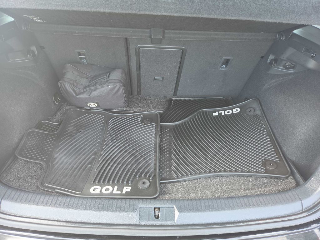 Photo 25 of this VOLKSWAGEN GOLF