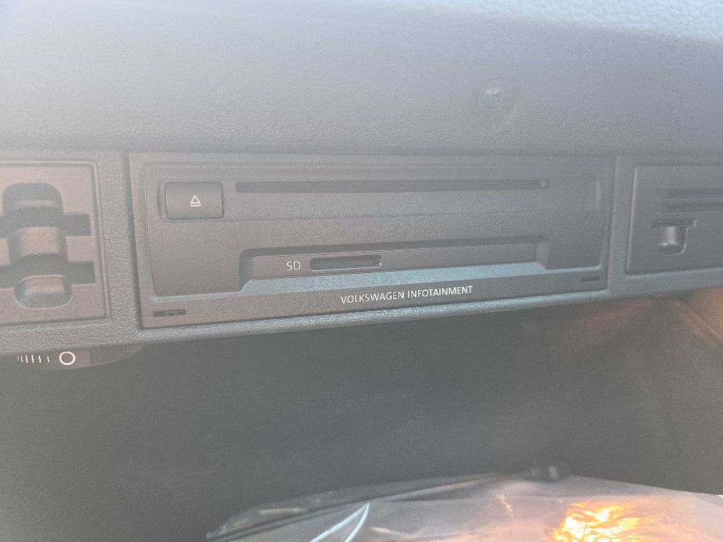 Photo 22 of this VOLKSWAGEN GOLF