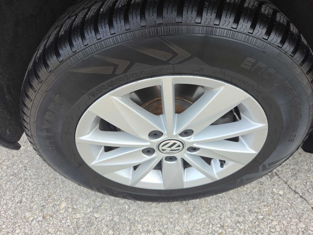 Photo 26 of this VOLKSWAGEN GOLF