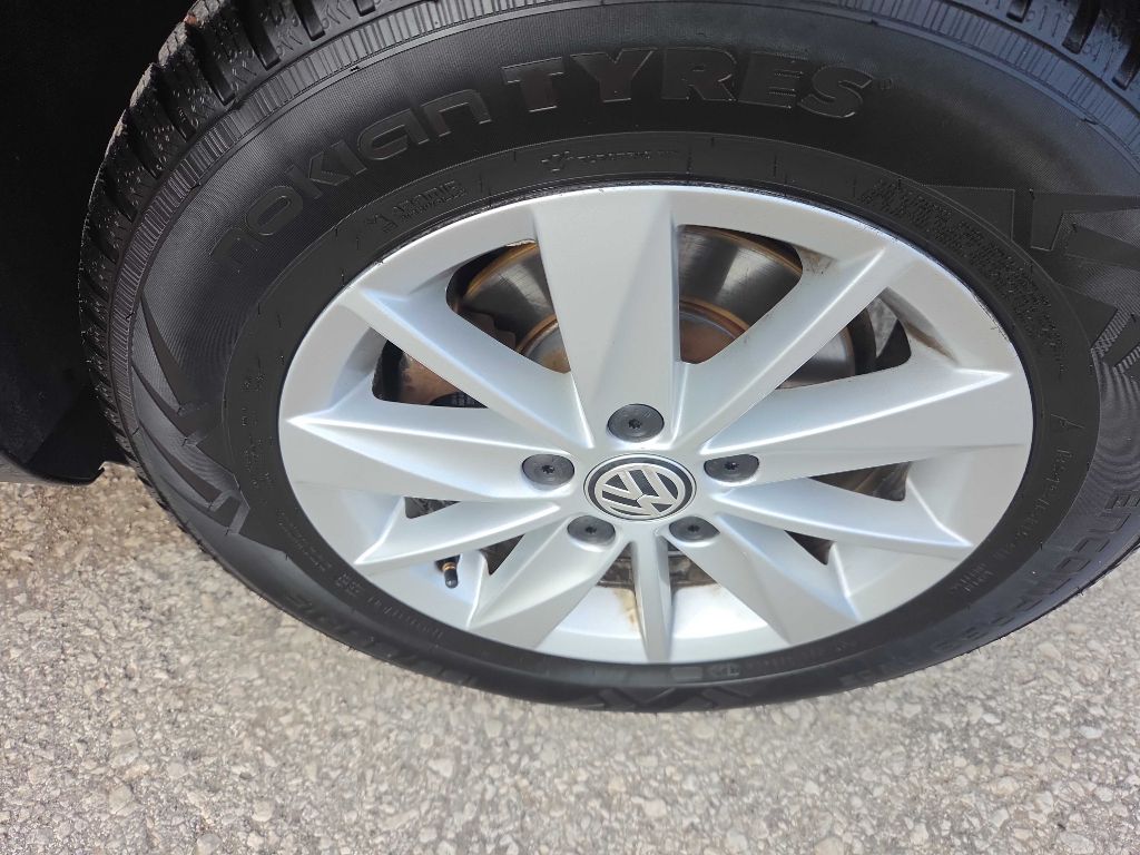 Photo 33 of this VOLKSWAGEN GOLF