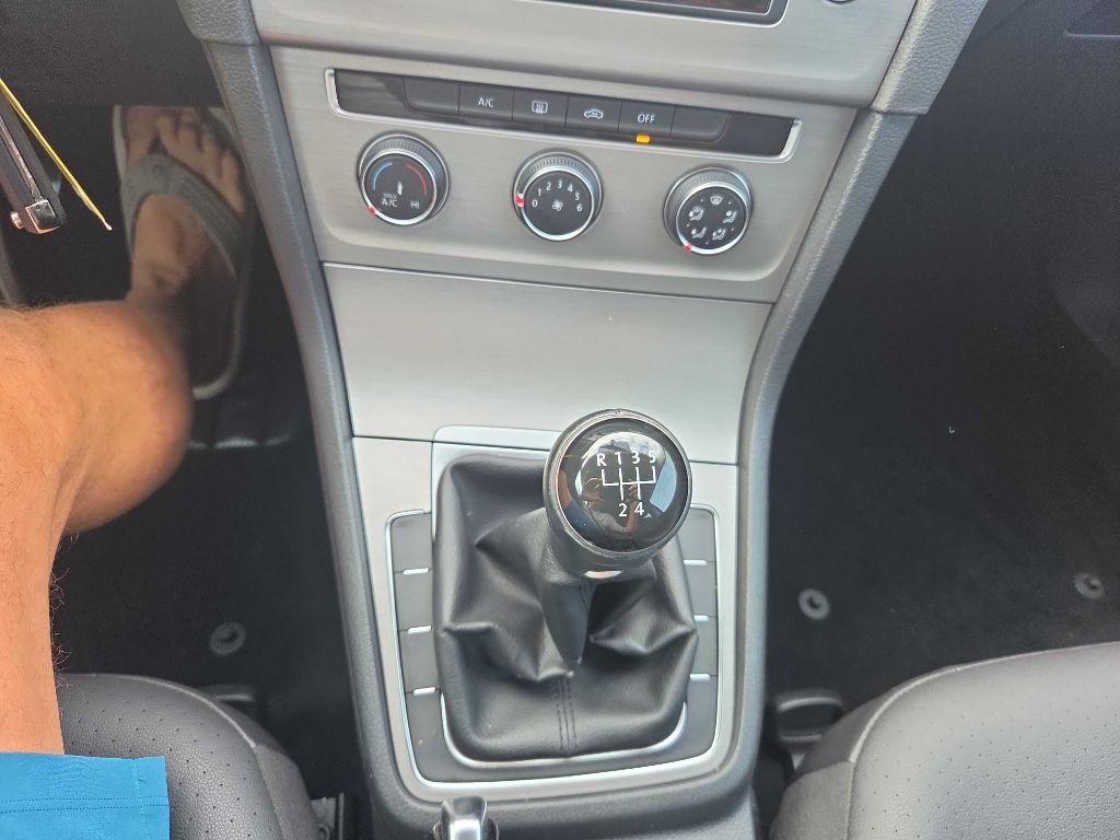 Photo 18 of this VOLKSWAGEN GOLF
