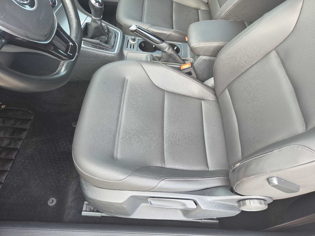 Photo 11 of this VOLKSWAGEN GOLF