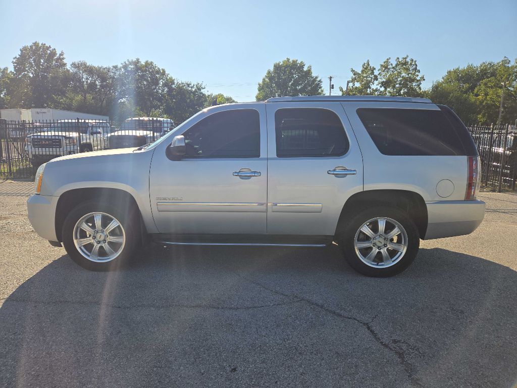 Photo 2 of this GMC YUKON