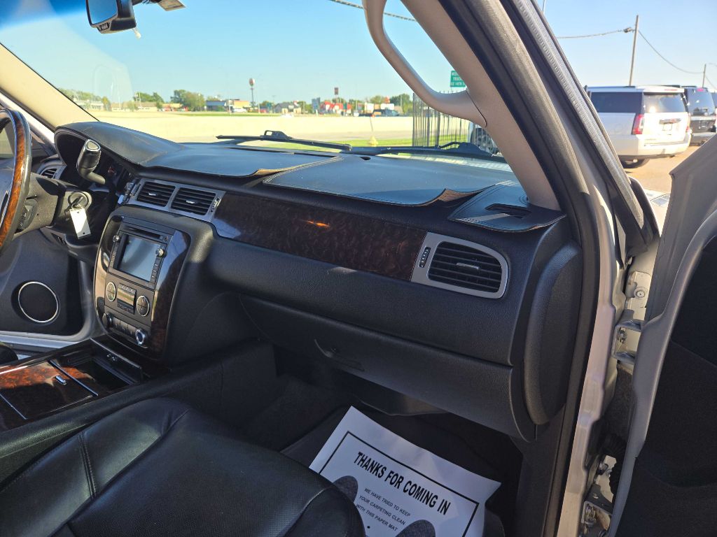 Photo 21 of this GMC YUKON