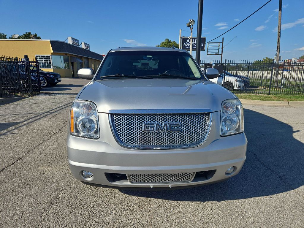 Photo 8 of this GMC YUKON