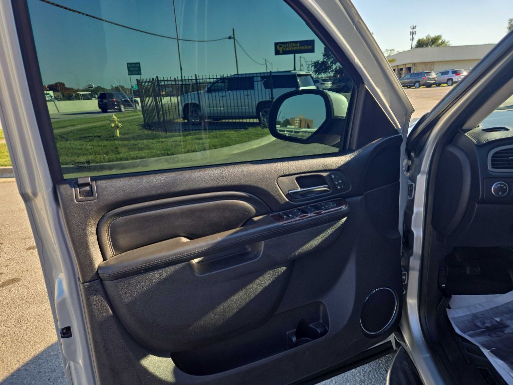 Photo 9 of this GMC YUKON
