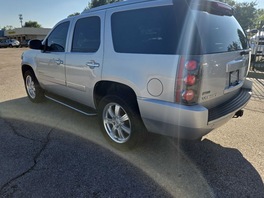 Photo 3 of this GMC YUKON