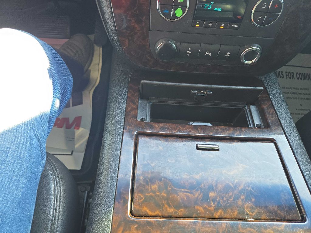 Photo 28 of this GMC YUKON