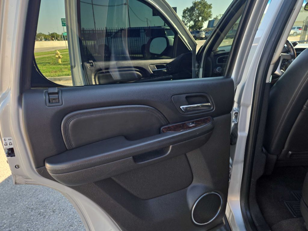 Photo 16 of this GMC YUKON