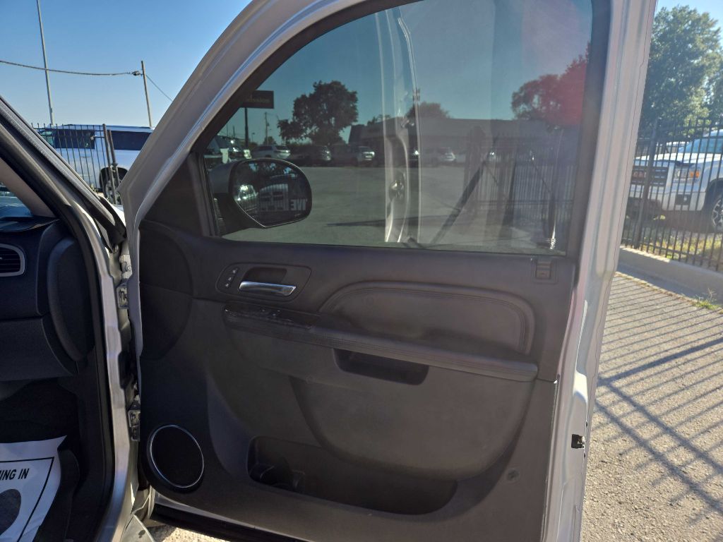 Photo 23 of this GMC YUKON