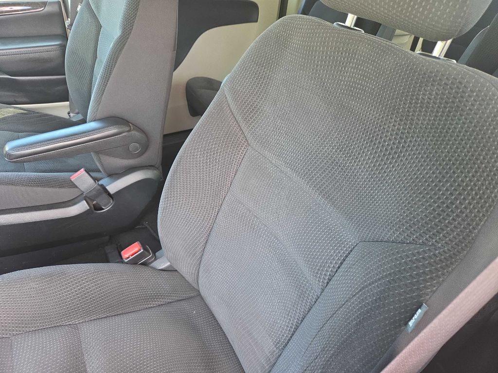 Photo 12 of this DODGE GRAND CARAVAN