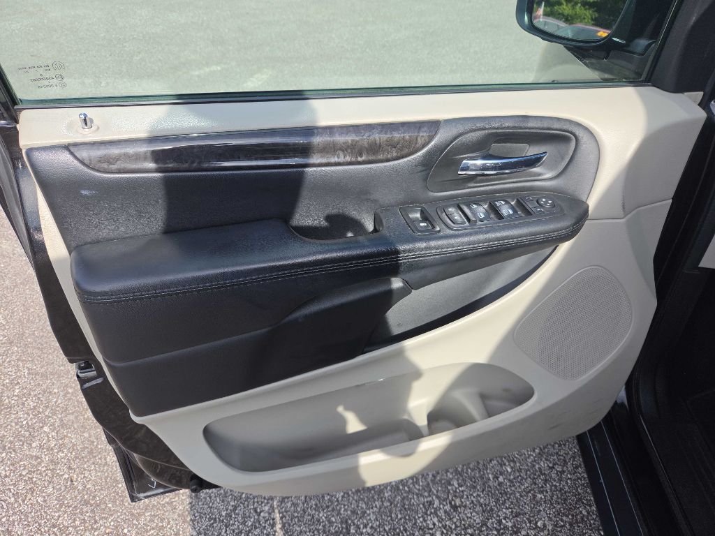Photo 9 of this DODGE GRAND CARAVAN