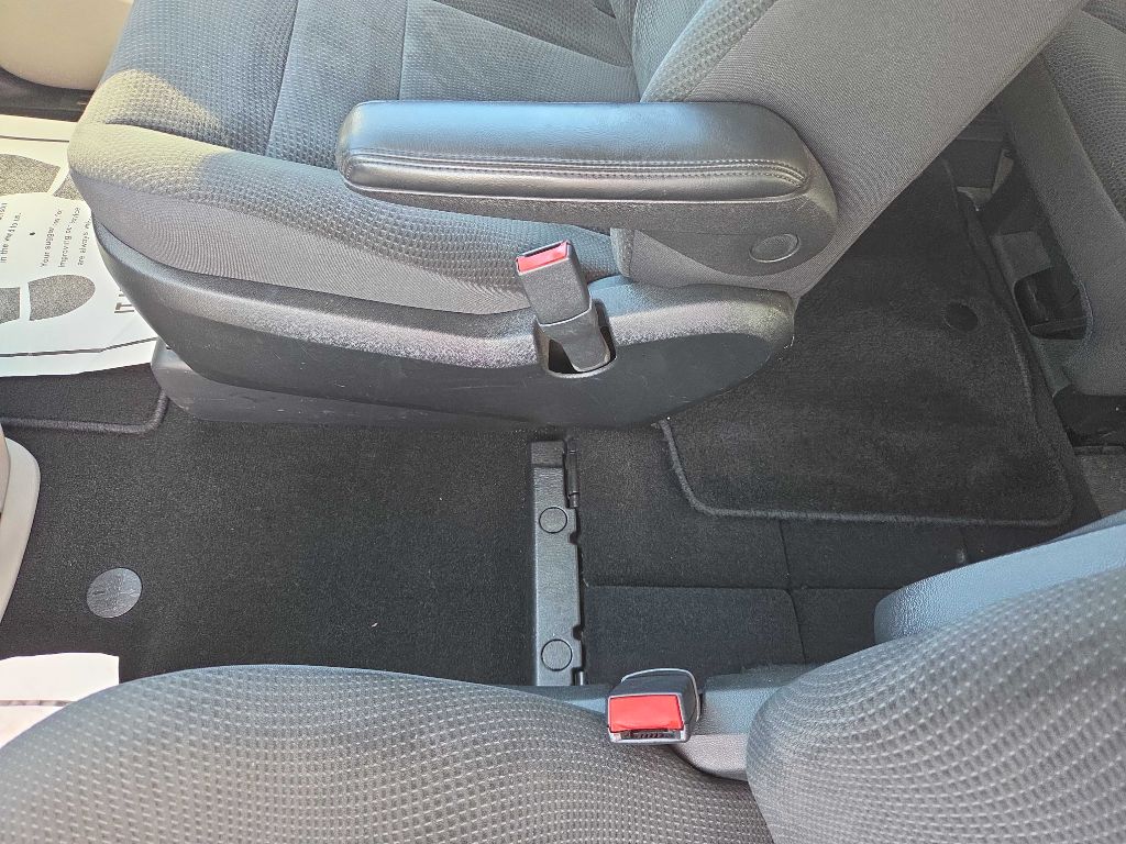 Photo 13 of this DODGE GRAND CARAVAN