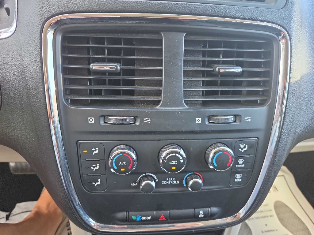 Photo 17 of this DODGE GRAND CARAVAN