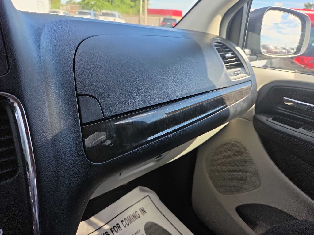 Photo 19 of this DODGE GRAND CARAVAN