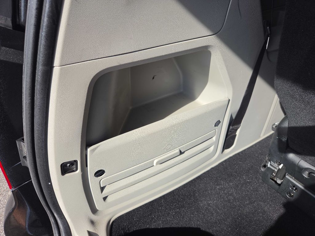 Photo 33 of this DODGE GRAND CARAVAN